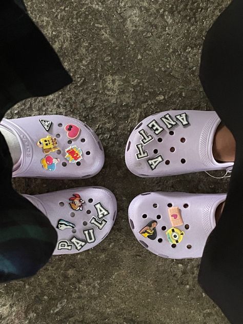 Lilac Crocs Outfit, Olivia Rodrigo Crocs, Lilac Crocs, Crocs With Charms, Crocs Outfit, Crocs Fashion, Pink Crocs, Crocs Jibbitz, Pink Lifestyle