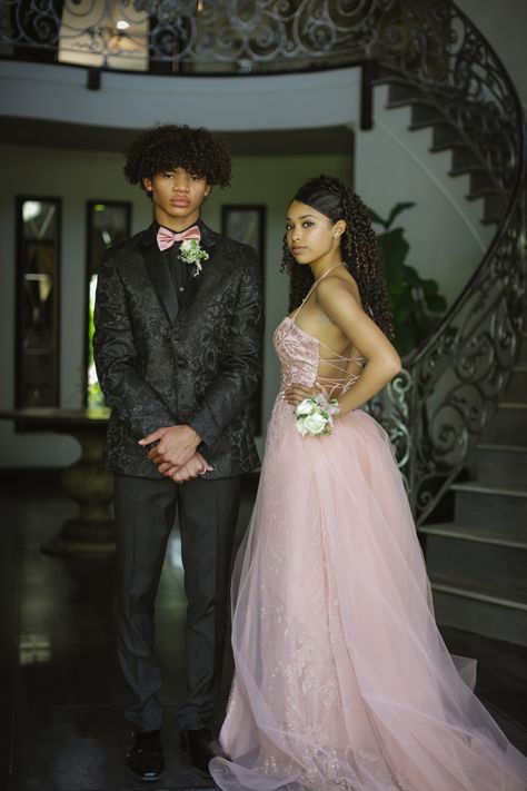 Pink Prom Couple, 2k24 Prom, High School Dance Dresses, Pink Graduation Dress, Md Photoshoot, Prom Suit And Dress, Prom Couples Outfits, Matching Prom, Formal Poses