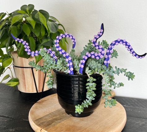 Octopus Decor, Plant Stakes, Plant Gift, Deco Originale, Sea Witch, Decorative Planters, Unique Plants, Plant Lover Gift, Plant Mom