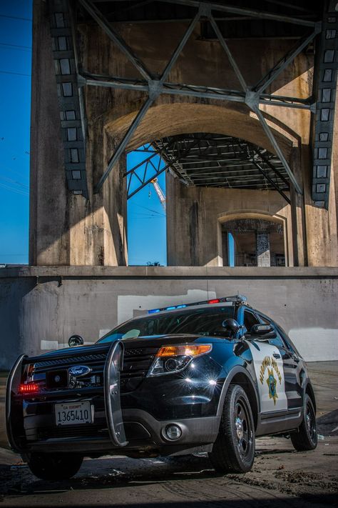 CHP taking one last shot before the teardown of the Sixth Street Bridge in Downtown Los Angeles! Lapd Police Wallpaper, Cop Aesthetic, Police Wallpaper, Anime Police, Lapd Police, Police Car Lights, California Highway, California Highway Patrol, Cop Cars