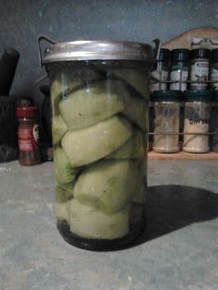 Canning Kiwi Fruit, Canning Kiwi, Kiwi Preserves, Hardy Kiwi, Kiwi Recipes, Kiwi Juice, Home Canning Recipes, Canned Fruit, Sour Taste