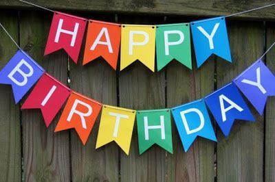 Aprende paso a paso cómo hacer banderines y cadenetas de papel ~ Solountip.com Happy Birthday Banner Diy, Happy Birthday Ecard, Diy Birthday Banner, Happy Birthday Bunting, Happy Birthday Signs, Birthday Bunting, Rainbow Birthday Party, Diy Banner, Banners Buntings