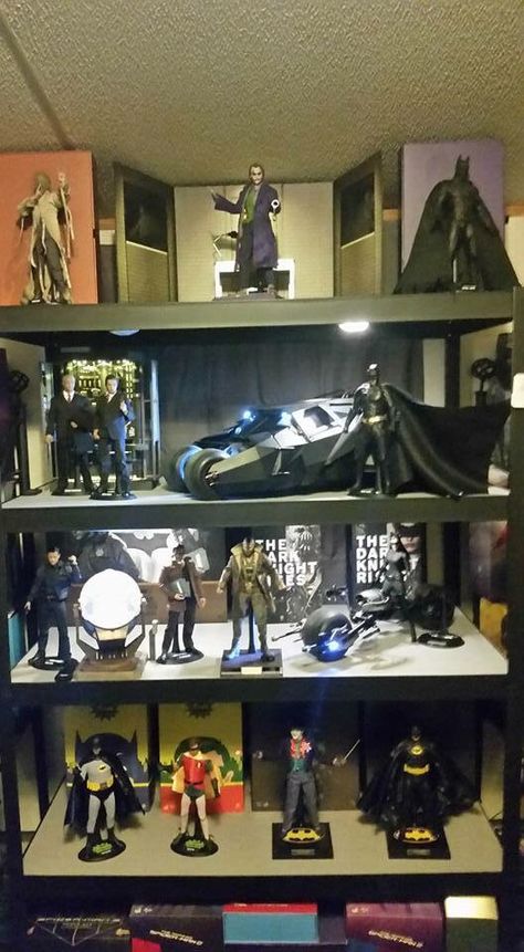 Wicked display Hot Toys Display, Display Case Ideas, Diy Display Case, Action Figure Display Case, Toy Collection Display, Bakery Food, Collectible Display, Craft Booth Displays, Figure Display