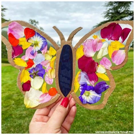 Petal Butterfly Sun Catcher Craft Pollinator Art Projects, Butterfly Suncatcher Craft, Butterfly Garden Ideas, Craft Sun, Sun Catcher Craft, Play Ideas For Kids, Craft Butterfly, Flower Sun Catcher, Messy Play Activities