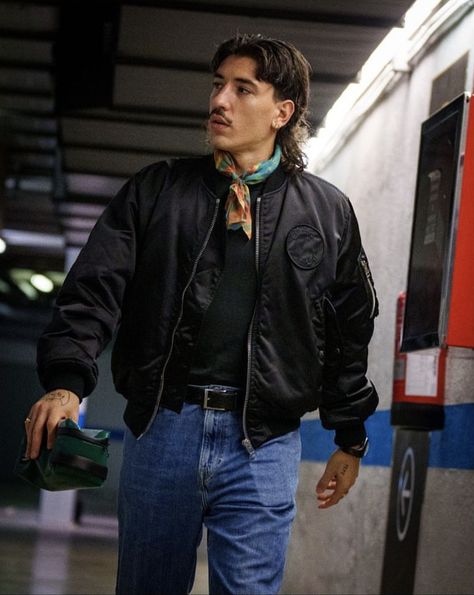 Hector Bellerin, Cold Fashion, Mens 90s, Football Fashion, Streetwear Essentials, Mens Outfit Inspiration, Mens Fashion Casual Outfits, Digital Trends, Gen Z