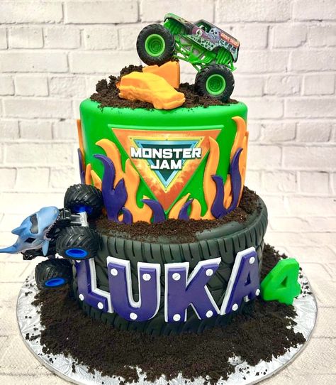 Monster Jam Birthday Cake Ideas, Monster Jam Birthday Party Ideas Cake, Diy Monster Jam Birthday Party, Monster Jam Pinata, Monster Jam 4th Birthday, Monster Jam Cupcakes, Monster Jam Cakes For Boys, Monster Truck Cakes For Boys, Grave Digger Birthday Cake