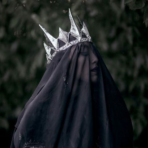 Dark Queen Aesthetic, Crown Aesthetic, Goddess Aesthetic, White Figures, Dark Queen, Goddess Costume, Queen Aesthetic, Triple Goddess, Queen Crown