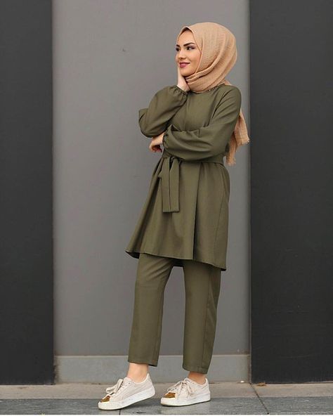 Express your inner sophistication and grace with the elegant Turkish Modest Woman Two Piece Suit. Combining modest fits and fashion-forward designs, the unique two piece features a straight leg pant and matching mini dress embellished with puffy sleeves and a tie belt. The luxurious and chic set is made from a premium airy cotton blend. Unique Hijab, Modest Woman, Hijab Fashion Summer, Modest Fashion Hijab, Hijabi Fashion Casual, Pakistani Dresses Casual, Mode Abaya, Muslim Fashion Hijab, Fashion Muslim