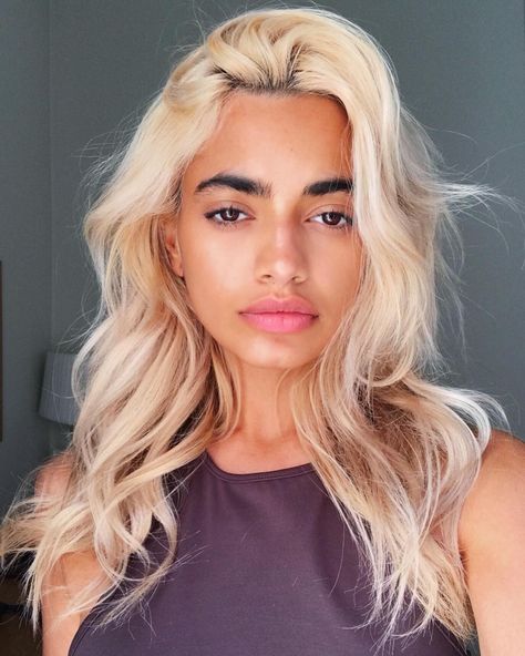 TARA (@taraskymartin) • Instagram photos and videos Brown Skin Blonde Hair, Emo Haircuts, Hair Colorful, Skater Outfits, Violet Hair, Pin Pics, Big Chop, Hair Affair, Hair Flip