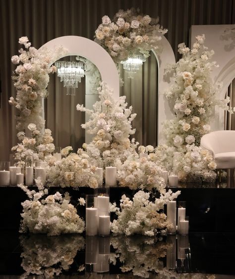 Wedding Flower Decorations Receptions, Reception Stage Decoration Backdrops, Candle Backdrop, Wedding Reception Stage, Luxury Event Decor, Nikah Decor, Wedding Stages, Reception Stage, Reception Stage Decor