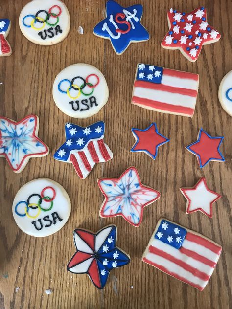 Olympic Cookies Decorated, Olympic Cookies, Olympics Party, Sports Cookies, Team Usa Olympics, Olympic Party, Summer Cake, Themed Cookies, Summer Olympic Games