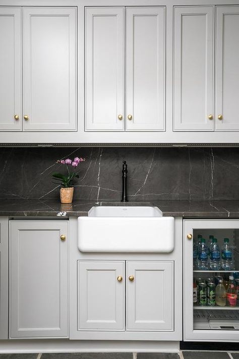 Gray Cabinets Black Countertops, Soapstone Backsplash, Black Soapstone Countertops, Black Soapstone, Soapstone Kitchen, Light Grey Kitchen Cabinets, Light Grey Kitchens, Light Gray Cabinets, Black Backsplash