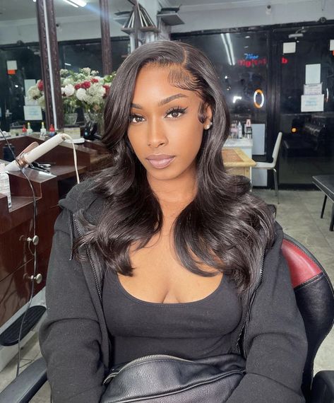 Middle Part Wig With Layered Curls, Side Part Wavy Hair Black Women, Side Part Loose Curls Black Women, Short Black Wigs For Black Women, Wig Side Part Black Women, Lace Front With Layers, Side Part Bumped Ends, Side Part Layered Hair Black Women, Side Part With Layers Black Women