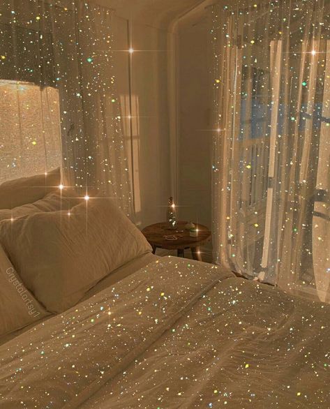 Follow me on insta @Crystalartsy1 Crystal Bedroom Aesthetic, Crystal Room Aesthetic, Crystal Bedroom Decor, Glitter Room, Crystal Room Decor, Crystal Bedroom, Crystal Room, Pink Room Decor, Dream Aesthetic