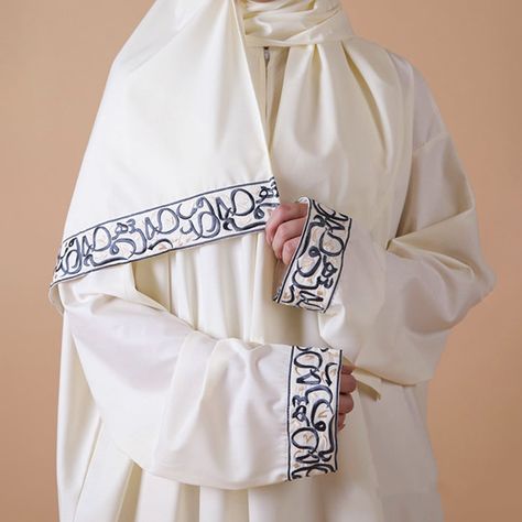 Arabic embroidered prayer dress and Carpet #Arabic #dress #Gift #Medina #prayer_dress #SilkDress #women #taswiquh Elevate your prayer experience with our exquisite Arabic embroidered prayer dress and carpet set. Crafted with intricate details, this set features a prayer rug with a mesmerizing design adorned with Arabic calligraphy letters, creating a serene and inspiring space for your prayers. https://taswiquh.com/product/arabic-embroidered-prayer-dress-and-carpet/ Arabic Calligraphy Letters, Arabic Pattern Design, Prayer Dress, Arabic Dress, Simple Hand Embroidery Patterns, Arabic Pattern, Arabic Calligraphy Art, Arab Fashion, Calligraphy Letters