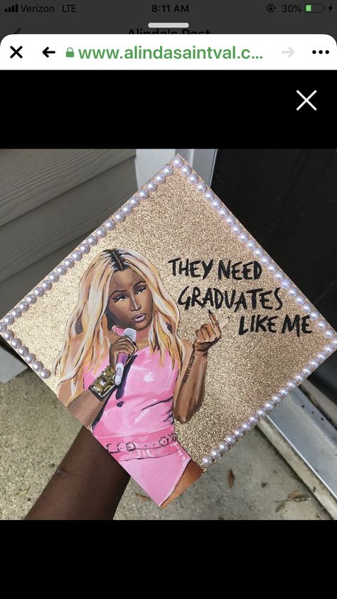 Graduation Photo Boards, High School Graduation Cap Designs, College Grad Cap Ideas, Grad Cap Decorated, Graduation Cap Decoration Diy, College Graduation Pictures Poses, High School Graduation Cap, Girl Graduation, College Graduation Cap Decoration