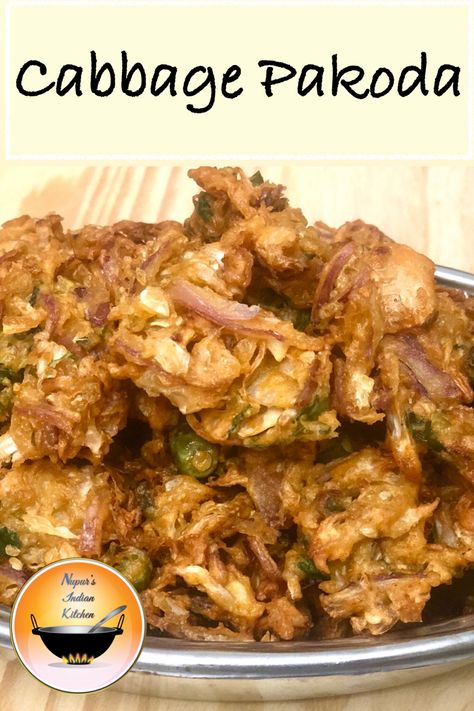 Crisp hot cabbage pakora! Perfect snack with a cup of tea! Cabbage Indian, Cabbage Curry Indian, Crispy Pakora Recipe, Cabbage Poriyal Recipe, Cabbage Pakoda Recipe, Pasta Indian Style, How To Make Crisps, Pakora Recipes, Vegetarian Curry