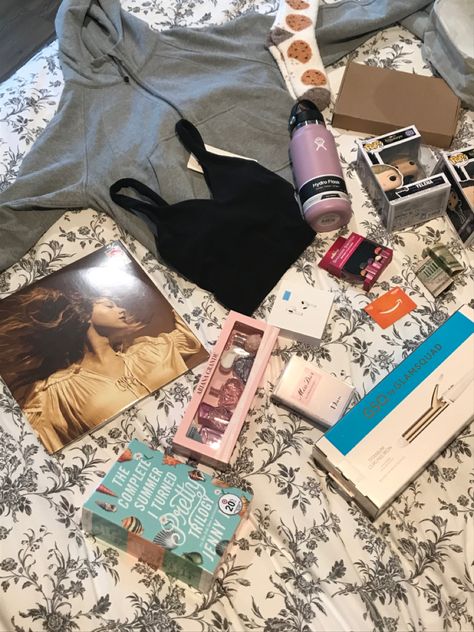 Ulta Christmas Gifts, Birthday Gift Haul, Christmas List 2023, Christmas Wishlist 2023, Christmas Lululemon, Christmas Presents Aesthetic, Christmas Gifts Aesthetic, Aesthetic Christmas Gifts, Christmas Gift Haul