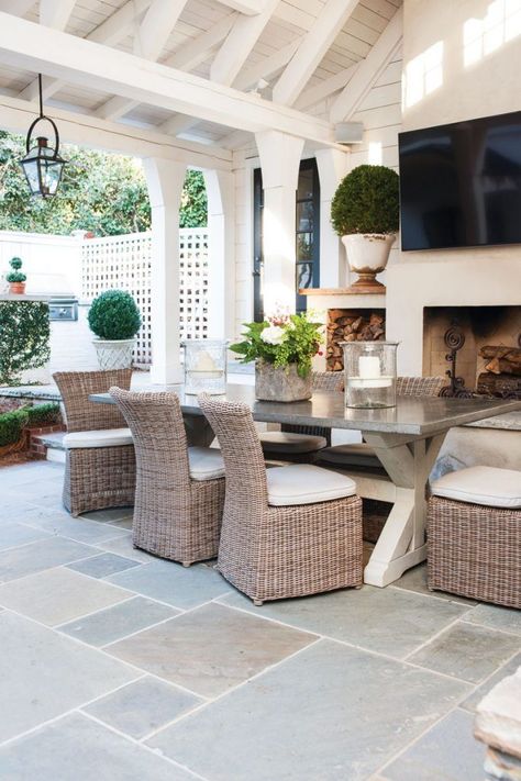 Beautiful outdoor entertainment area. Fireplace, flat screen TV, and a charming backyard setting! Charming Backyard, Outdoor Entertainment Area, Outdoor Living Rooms, Outdoor Entertainment, Entertainment Area, Patio Furniture Ideas, Diy Outdoor Decor, Patio Decorating Ideas On A Budget, House With Porch