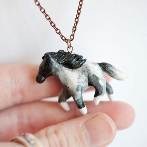 custom horse necklace from le animale totems, 11/2011 Equestrian Jewelry, Horse Crafts, Mini Horse, How To Make Clay, Horse Necklace, Custom Horse, Polymer Clay Animals, Learn Crafts, Horse Jewelry