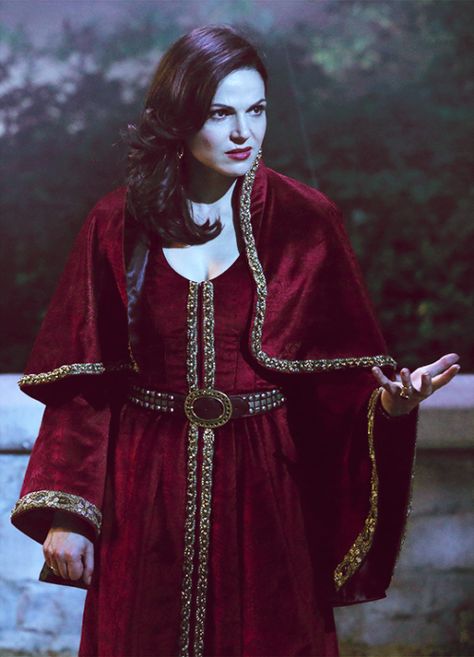 Evil Queen Regina, The Evil Queen, Queen Dresses, Queen Outfit, Regina Mills, Costume Drama, Evil Queen, Damon Salvatore, Fantasy Fashion