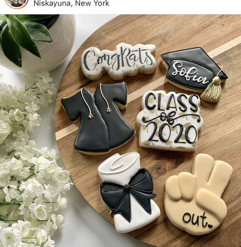 Graduation Snacks, Graduation Cake Pops, Pink Graduation Party, Graduation Party Desserts, Nursing School Graduation Party, Graduation Food, Graduation Party Table, S Cookies, Graduation Party High