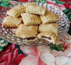 These buttery vanilla cookies have a secret center. They were made with a cookie press and I loved making them! A continuous line of ... Chocolate Pillows, Trifle Chocolate, Pillow Cookies, Grandma Pillow, Cookie Press, Cookies Christmas, Vanilla Cookies, Continuous Line, Trifle