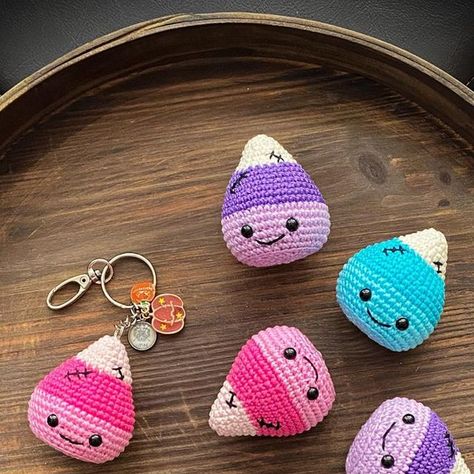 Handmade By Megs on Instagram: "🩷🩵💜 Spooky and Cute! 💜🩵🩷

These adorable chunky candy corn keychains are giving me trick-or-treating vibes! 🎃

. 🩷 . 💜 . 🩵 .

Keychains will be available in the shop restock on September 5th!

✨RESTOCK DAY INFO:✨
🗓️ TUESDAY SEPTEMBER 5th
⏰ 1:00pm CST
💻 HBMCrochet.etsy.com (link in bio)

. 🩷 . 💜 . 🩵 .

Candy Corn pattern is by Blue Rabbit Toys. This is a fun pattern (and one of my favourite), thanks @bluerabbittoys!

.

.

.

.

.

#etsy 
#schachenmayr 
#cataniacrochetteam 
#lovecrafts 
#crochetcrew 
#candycorn
#halloweengifts" Candy Corn Pattern, Blue Rabbit, Rabbit Toys, Trick Or Treating, Candy Corn, Cool Patterns, Halloween Gifts, Keychains, Corn