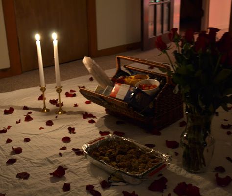 Ours is coming up....I LUV this idea!! indoor picnic anniversary idea Simple Indoor Picnic Date For Him, Inside Picnic Ideas Romantic, Inside Picnic, Romantic Bedroom Ideas For Valentines, Picnic Aesthetics, Valentine Bedroom Decor, Romantic Bedroom Lighting, Romantic Dinner Setting, Valentines Bedroom