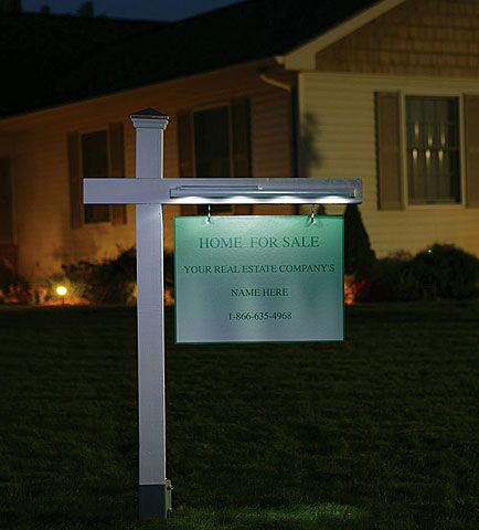 Realtor Signs Ideas, House For Sale Sign, Low Voltage Landscape Lighting, Real Estate Yard Signs, Entry Light, Realtor Signs, Real Estate Fun, Inmobiliaria Ideas, Real Estate Training