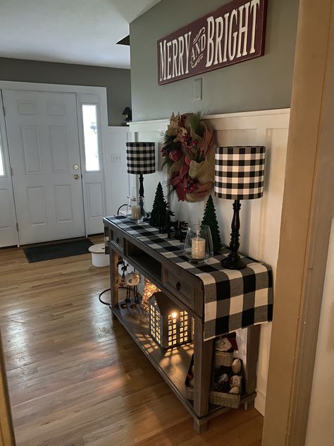 Plaid House Decor, Buffalo Check Farmhouse Decor, Buffalo Check Living Room, Buffalo Decor, Buffalo Plaid Living Room Christmas, Buffalo Check Kitchen Decorating Ideas, Buffalo Check Living Room Farmhouse, Rustic Farmhouse Bedroom Country, Buffalo Check Decor