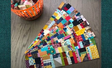 Recycled Fabric Art, Scrap Quilting, Strip Quilt Patterns, Crumb Quilt, Patchwork Inspiration, Abstract Quilt, Scrap Fabric Crafts, Scrap Fabric Projects, Scrappy Quilt Patterns