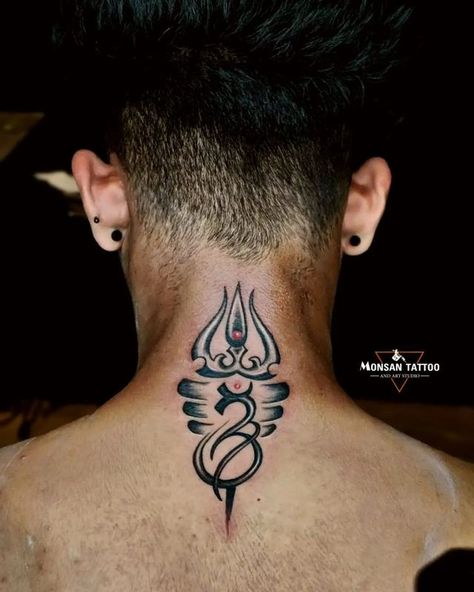 Back of the Neck Tattoos Men's 3 Neck Simple Tattoo, Behind Neck Tattoo Men, Behind Neck Tattoo, Behind The Neck Tattoos, Back Of The Neck Tattoos, The Neck Tattoo, Back Of Neck Tattoos, Male Back, Tattoo Photoshoot