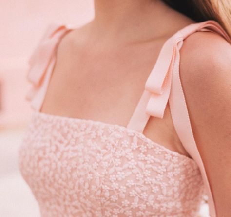 The sweetest grosgrain ribbon detail on our Helen dress that will also be available in white 18 days! More over on shop.galmeetsglam.com… Gal Meets Glam Collection, Ribbon Dress, Fashion Corner, Gal Meets Glam, Blush Dresses, Fashion 2020, Mean Girls, Spring Dresses, Grosgrain Ribbon