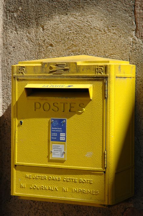 Yellow Photography, Yellow Room, Rainbow Aesthetic, Yellow Walls, Color Spectrum, Yellow Submarine, Post Box, Yellow Wallpaper, Yellow Aesthetic