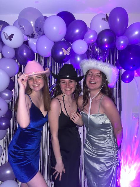 Purple Themed Birthday, Birthday Party College, Purple Themed Birthday Party, Euphoria Birthday, Euphoria Theme, Besties Aesthetic, Sweet 16 Party Themes, Euphoria Party, Purple Birthday Party