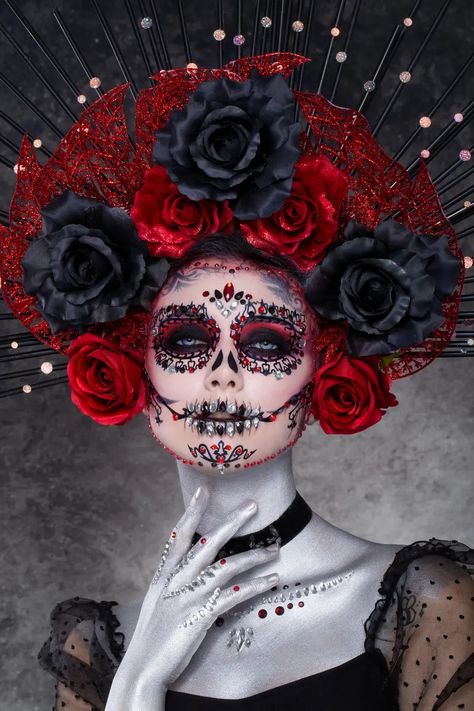 Photo by Julia Pszczółkowska, Iwona Grabowska - Kavyar Mexican Halloween Costume, Catrina Costume, Halloween Makeup Sugar Skull, Mexican Halloween, Sugar Skull Halloween, Sugar Skull Makeup, Amazing Halloween Makeup, Skull Makeup, Halloween Costumes Makeup