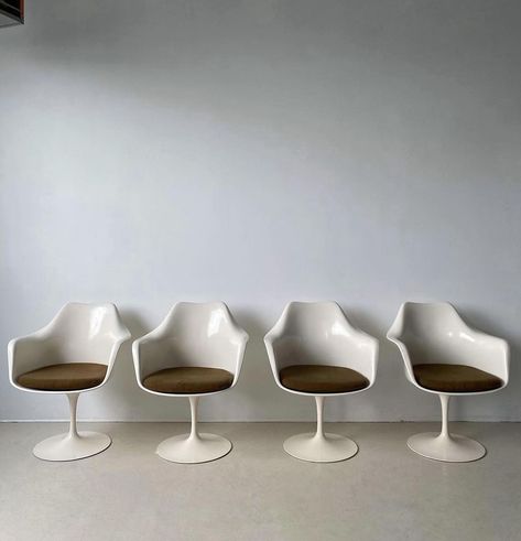 Tulip chair - Eero Saarinen. Saarinen Tulip Chair, Tulip Chair, Eero Saarinen, Tulips, Design