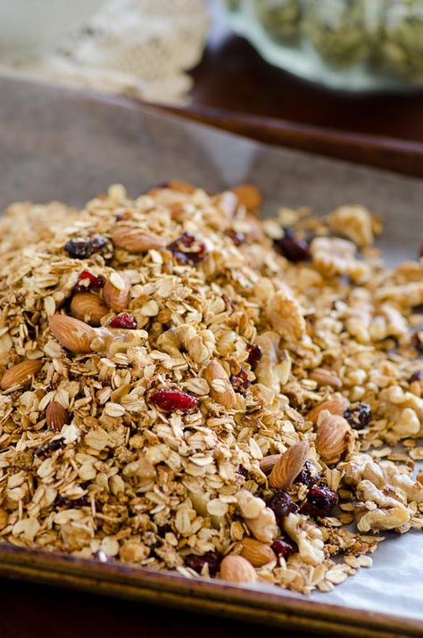 15-Minute Skillet Granola Recipe Skillet Granola, Heart Healthy Snacks, Granola Recipe Healthy, Baked Granola, Breakfast Goodies, Homemade Stuff, Gluten Free Brownies, Granola Recipe, Snack Foods