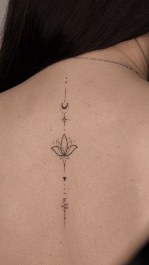 Short Spine Tattoos For Women, Cool Nature Tattoos, Front Tattoo, Crown Tattoo Men, Hannah Tattoo, Mom Dad Tattoo Designs, Simple Heart Tattoos, Rib Tattoos For Women, Cool Nature