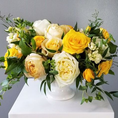 Yellow Rose Arrangements Vase, White Flower Centerpieces, Yellow Flower Arrangements, Peony Arrangement, Sunflower Arrangements, Lemon Grove, Buffet Decor, Rose Centerpieces, Memorial Flowers