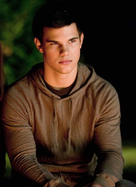 Taylor Lautner in The Twilight Saga: New Moon - Picture 29 of 162 Tyler Lautner, Taylor Jacobs, Jacob Black Twilight, Twilight Jacob, Twilight Wolf, Team Jacob, Twilight Photos, Twilight Film, Twilight Pictures