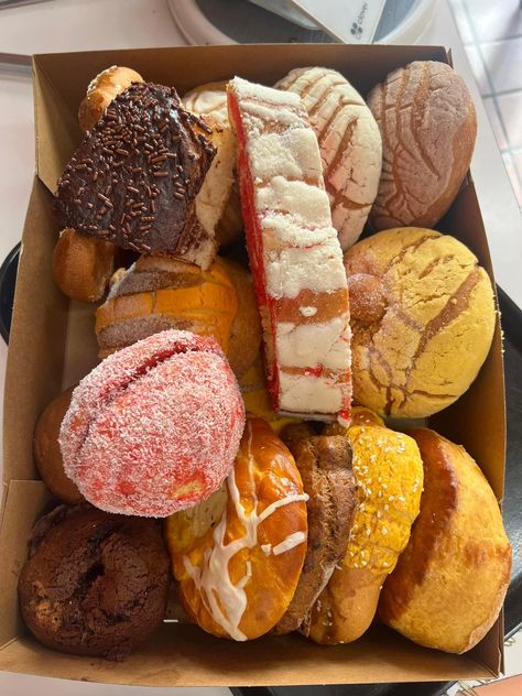 Sweet Bread Aesthetic, Bread Aesthetic, Mexican Sweet Bread, Mexican Sweet Breads, Bakery Branding, Sweet Bread, Good Eats, Cooking And Baking, Sweet Recipes