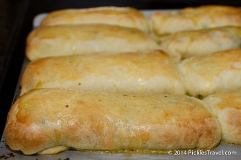 Runza Recipes, Nebraska Runza, Nebraska Recipes, Bierocks Recipe Easy, Runzas Recipe, Runza Recipe, Bierocks Recipe, State Recipes, Food Authentic