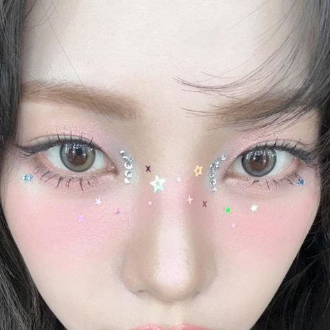 KARINA on Instagram: "Converse💫" Make Up Ideas Korean, Concert Makeup Ideas, Karina Makeup, Makeup Concert, K Makeup, J Makeup, Kpop Makeup, Pop Makeup, Concert Makeup