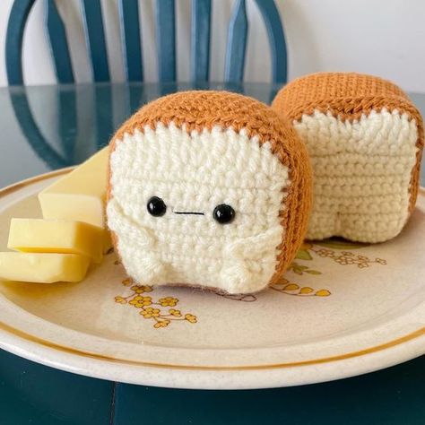 Loafie the Bread Loaf Crochet Pattern PDF Download Crochet toys ideas #crochettoysideas #crochet #crochettoy #crochetpattern #crochetpatterns 2.169 Dreamcatcher Crochet, Different Crochet Stitches, Crochet Dreamcatcher, Plushie Patterns, Bread Loaf, Kawaii Plush, Knitted Animals, Bobble Stitch, Dragon Pattern