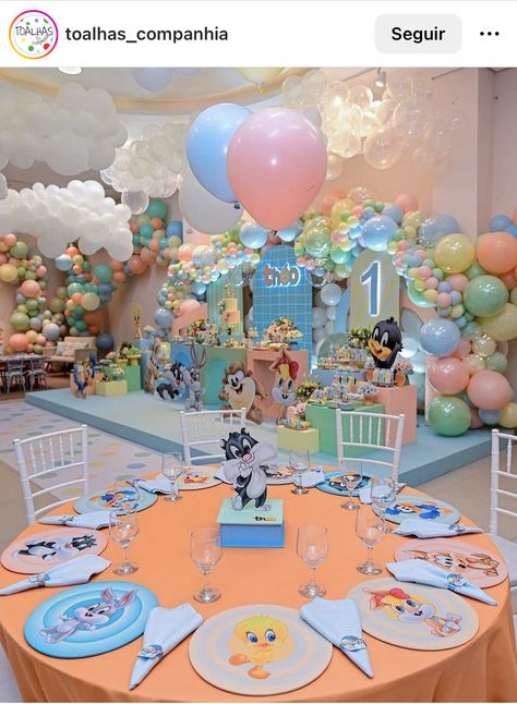 Baby Looney Tunes Baby Shower Theme, Looney Tunes Birthday Party, Looney Tunes Party, Gender Reveal Baby Shower Themes, Baby Bug, Baby Birthday Themes, Baby Shower Theme Decorations, Baby Looney Tunes, Baby Shower Deco