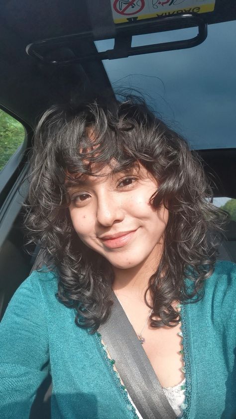 Curly Shag Haircut With Bangs, Wavy Curly Hair Cuts, Shag Haircut With Bangs, Shaggy Curly Hair, 3a Curly Hair, Curly Hair Fringe, Curly Shag, Curly Shag Haircut, Long Hair Cut Short