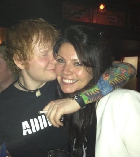 Ed Sheeran and Anne. awww Harry Styles Mum, Anne Cox, Gemma Styles, Perfect Together, Harry Styles Wallpaper, 1d And 5sos, I Love One Direction, Harry Edward Styles, Edward Styles