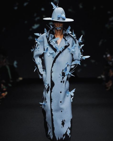 NEW! Robert Wun designed the four layers of the human body, and the four seasons! Stunning. #robertwun #fashion #designer #highfashion #style #model #runway #icon #genius #hautecouture #👗 #fashionupdate Haute Couture Suit, Capitol Fashion, Reawakening Fashion, Blue Runway, Robert Wun, Anatomy References, Model Runway, Butterfly Blue, The Four Seasons